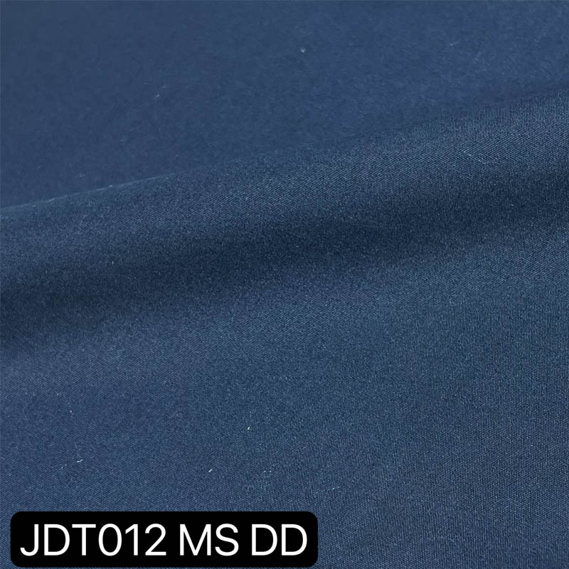 Customized 132g 65%  cotton and 35% polyester woven fabric for garment